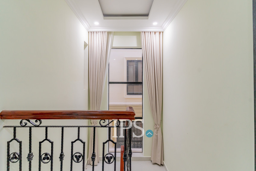 4 Bedroom Villa For Rent - Sambuor Meas, Mukh Kampul, Kandal Province