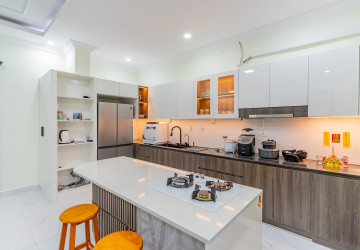 4 Bedroom Villa For Rent - Sambuor Meas, Mukh Kampul, Kandal Province thumbnail