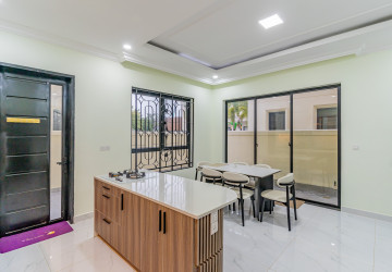 4 Bedroom Villa For Rent - Sambuor Meas, Mukh Kampul, Kandal Province thumbnail