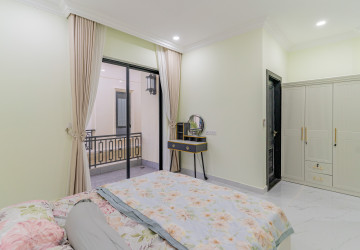 4 Bedroom Villa For Rent - Sambuor Meas, Mukh Kampul, Kandal Province thumbnail