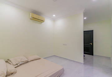 4 Bedroom Villa For Rent - Sambuor Meas, Mukh Kampul, Kandal Province thumbnail