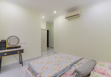4 Bedroom Villa For Rent - Sambuor Meas, Mukh Kampul, Kandal Province thumbnail