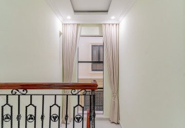 4 Bedroom Villa For Rent - Sambuor Meas, Mukh Kampul, Kandal Province thumbnail