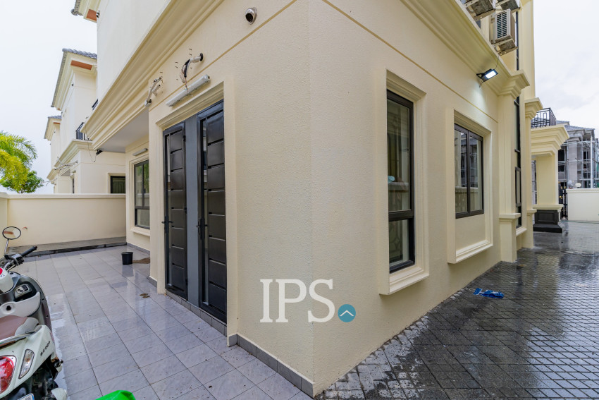 4 Bedroom Villa For Rent - Sambuor Meas, Mukh Kampul, Kandal Province