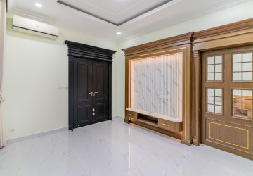 4 Bedroom Villa For Rent - Sambuor Meas, Mukh Kampul, Kandal Province thumbnail