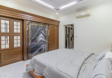 4 Bedroom Villa For Rent - Sambuor Meas, Mukh Kampul, Kandal Province thumbnail