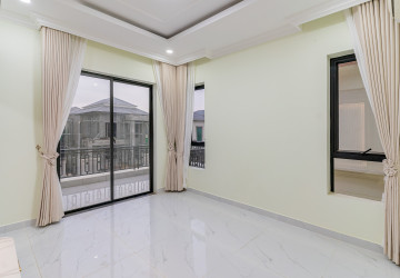 4 Bedroom Villa For Rent - Sambuor Meas, Mukh Kampul, Kandal Province thumbnail
