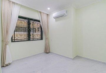 4 Bedroom Villa For Rent - Sambuor Meas, Mukh Kampul, Kandal Province thumbnail