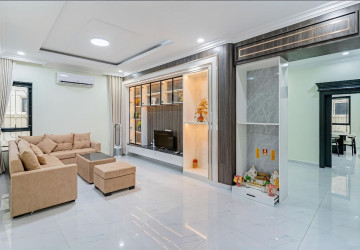 4 Bedroom Villa For Rent - Sambuor Meas, Mukh Kampul, Kandal Province thumbnail