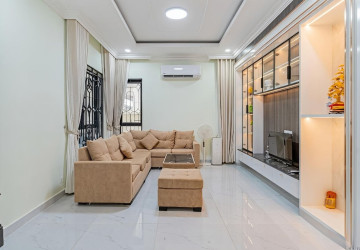 4 Bedroom Villa For Rent - Sambuor Meas, Mukh Kampul, Kandal Province thumbnail