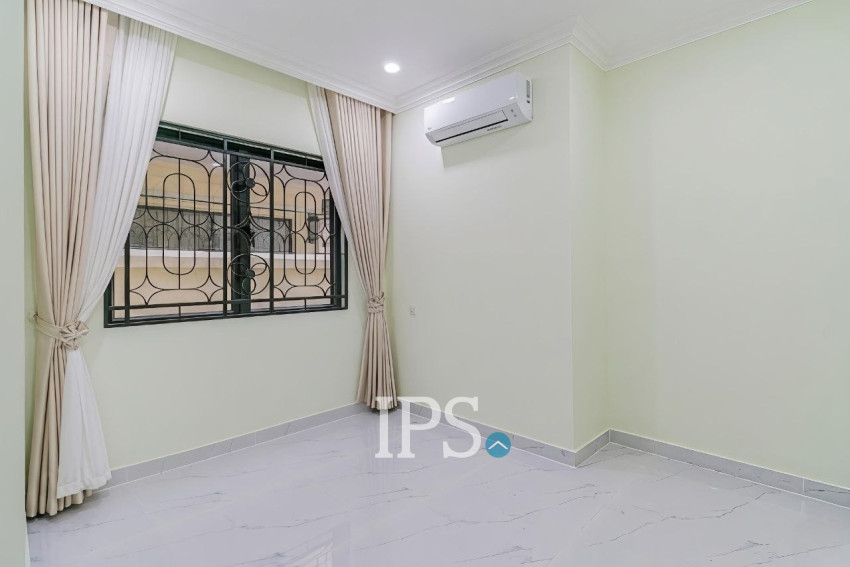 4 Bedroom Villa For Rent - Sambuor Meas, Mukh Kampul, Kandal Province
