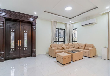 4 Bedroom Villa For Rent - Sambuor Meas, Mukh Kampul, Kandal Province thumbnail