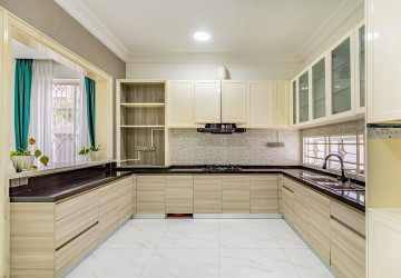 5 Bedroom Villa For Rent - Borey Peng Huoth Beong Snor, Chhbar Ampov, Phnom Penh thumbnail