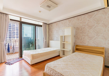 6th Floor 3 Bedroom Condo For Sale - De Castle Royal, BKK1, Phnom Penh thumbnail