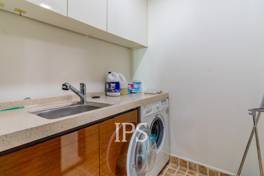 6th Floor 3 Bedroom Condo For Sale - De Castle Royal, BKK1, Phnom Penh