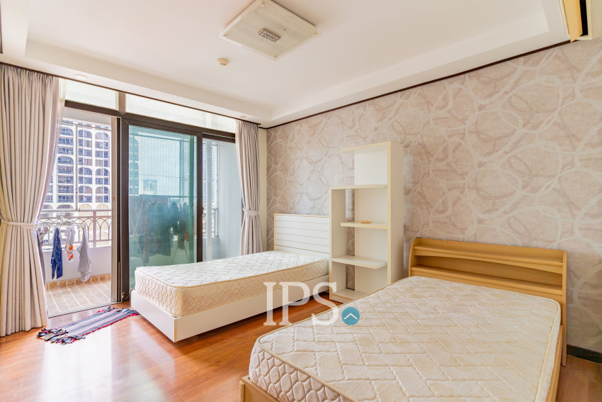 6th Floor 3 Bedroom Condo For Sale - De Castle Royal, BKK1, Phnom Penh