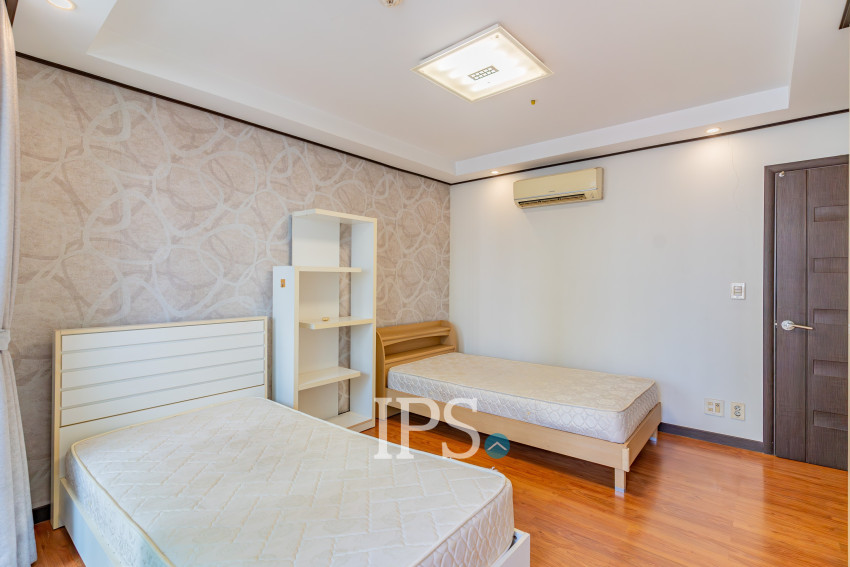 6th Floor 3 Bedroom Condo For Sale - De Castle Royal, BKK1, Phnom Penh