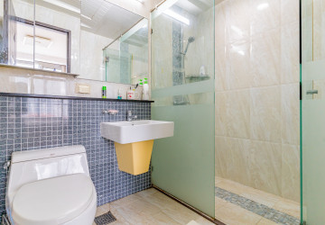 6th Floor 3 Bedroom Condo For Sale - De Castle Royal, BKK1, Phnom Penh thumbnail
