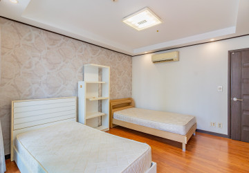 6th Floor 3 Bedroom Condo For Sale - De Castle Royal, BKK1, Phnom Penh thumbnail