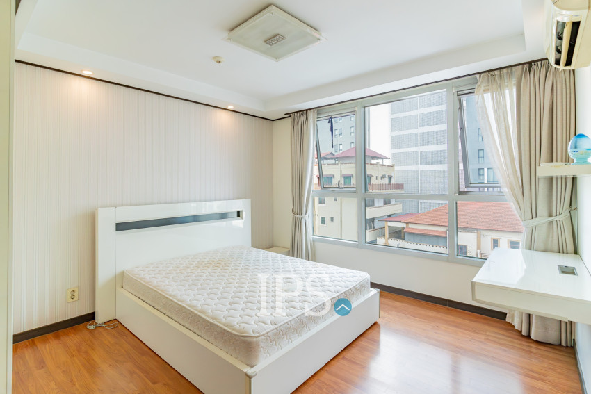 6th Floor 3 Bedroom Condo For Sale - De Castle Royal, BKK1, Phnom Penh