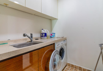 6th Floor 3 Bedroom Condo For Sale - De Castle Royal, BKK1, Phnom Penh thumbnail