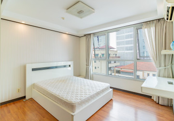 6th Floor 3 Bedroom Condo For Sale - De Castle Royal, BKK1, Phnom Penh thumbnail