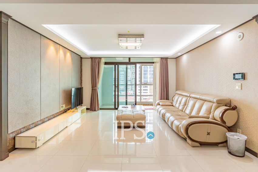 6th Floor 3 Bedroom Condo For Sale - De Castle Royal, BKK1, Phnom Penh