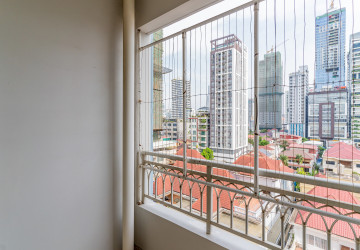 6th Floor 3 Bedroom Condo For Sale - De Castle Royal, BKK1, Phnom Penh thumbnail