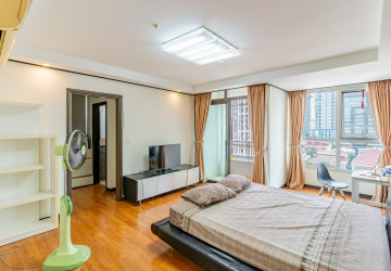 6th Floor 3 Bedroom Condo For Sale - De Castle Royal, BKK1, Phnom Penh thumbnail