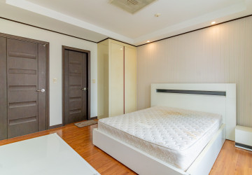 6th Floor 3 Bedroom Condo For Sale - De Castle Royal, BKK1, Phnom Penh thumbnail