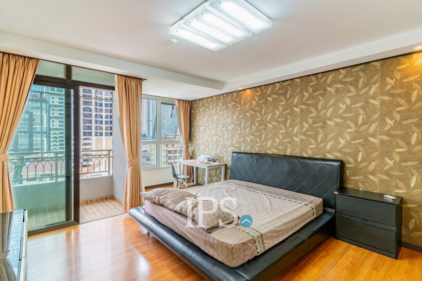 6th Floor 3 Bedroom Condo For Sale - De Castle Royal, BKK1, Phnom Penh