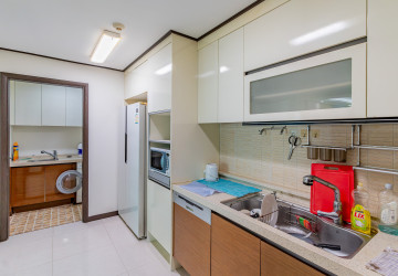 6th Floor 3 Bedroom Condo For Sale - De Castle Royal, BKK1, Phnom Penh thumbnail