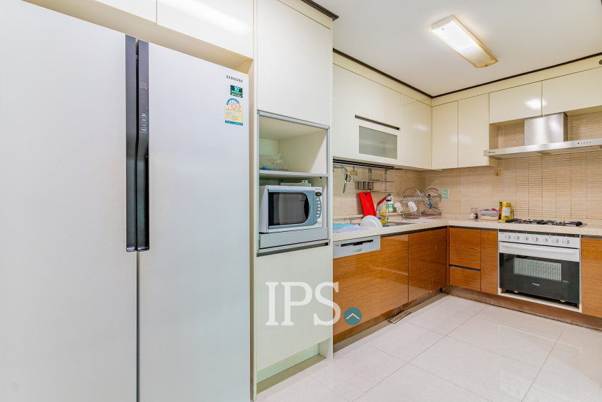 6th Floor 3 Bedroom Condo For Sale - De Castle Royal, BKK1, Phnom Penh