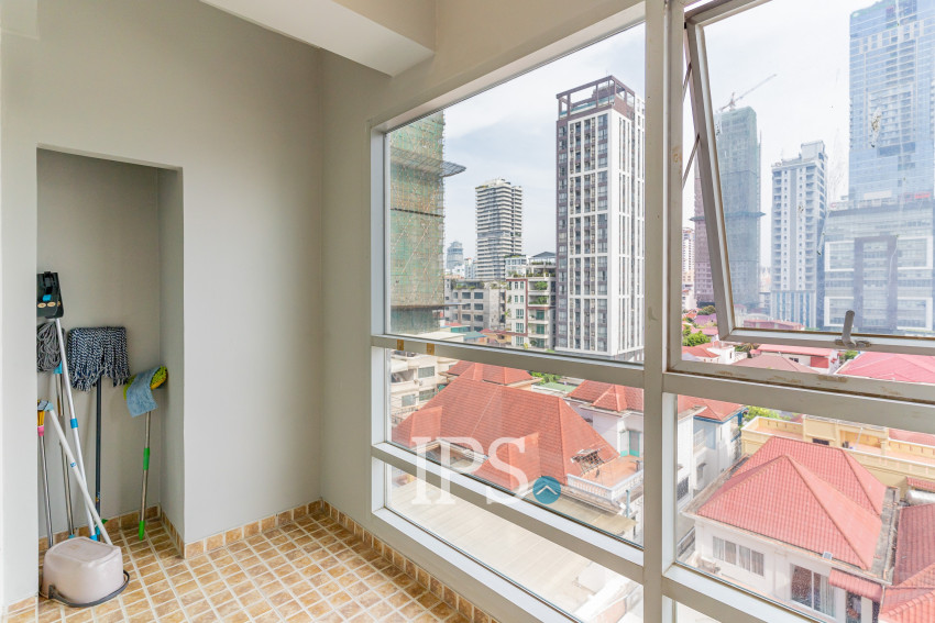 6th Floor 3 Bedroom Condo For Sale - De Castle Royal, BKK1, Phnom Penh