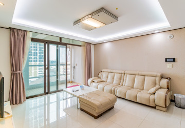 6th Floor 3 Bedroom Condo For Sale - De Castle Royal, BKK1, Phnom Penh thumbnail
