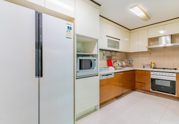 6th Floor 3 Bedroom Condo For Sale - De Castle Royal, BKK1, Phnom Penh thumbnail