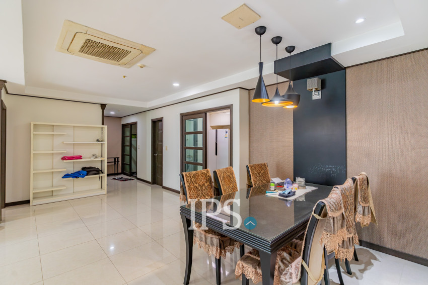 6th Floor 3 Bedroom Condo For Sale - De Castle Royal, BKK1, Phnom Penh