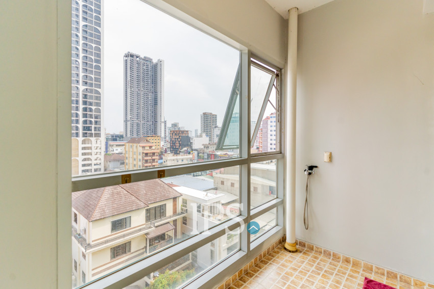 6th Floor 3 Bedroom Condo For Sale - De Castle Royal, BKK1, Phnom Penh