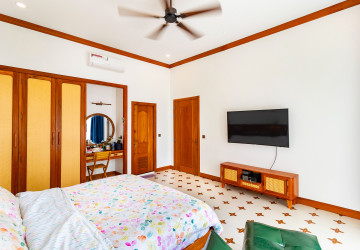 4 Bedroom Villa For Sale - Svay Dangkum, Siem Reap thumbnail