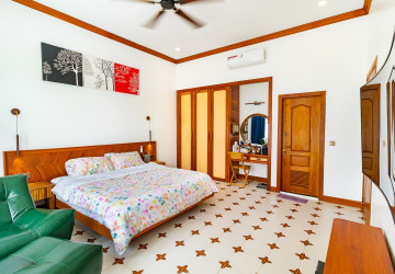 4 Bedroom Villa For Sale - Svay Dangkum, Siem Reap thumbnail