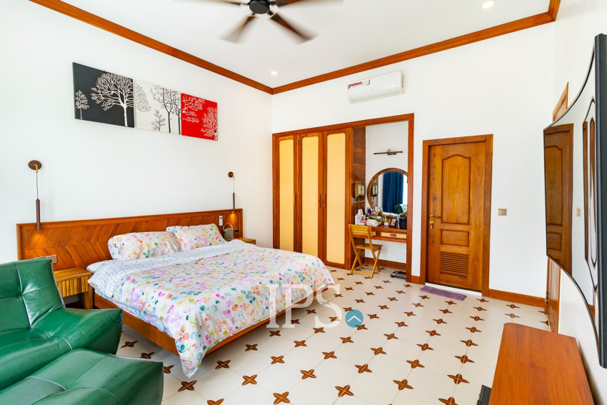 4 Bedroom Villa For Sale - Svay Dangkum, Siem Reap