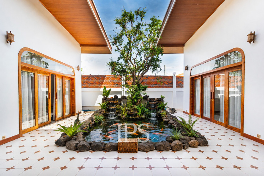 4 Bedroom Villa For Sale - Svay Dangkum, Siem Reap