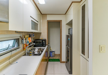 1 Bedroom Condo For Rent - De Castle Royal, BKK1, Phnom Penh thumbnail