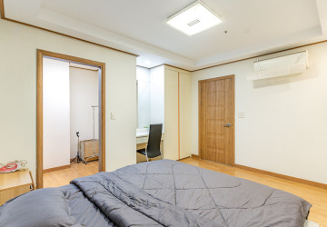 1 Bedroom Condo For Rent - De Castle Royal, BKK1, Phnom Penh thumbnail