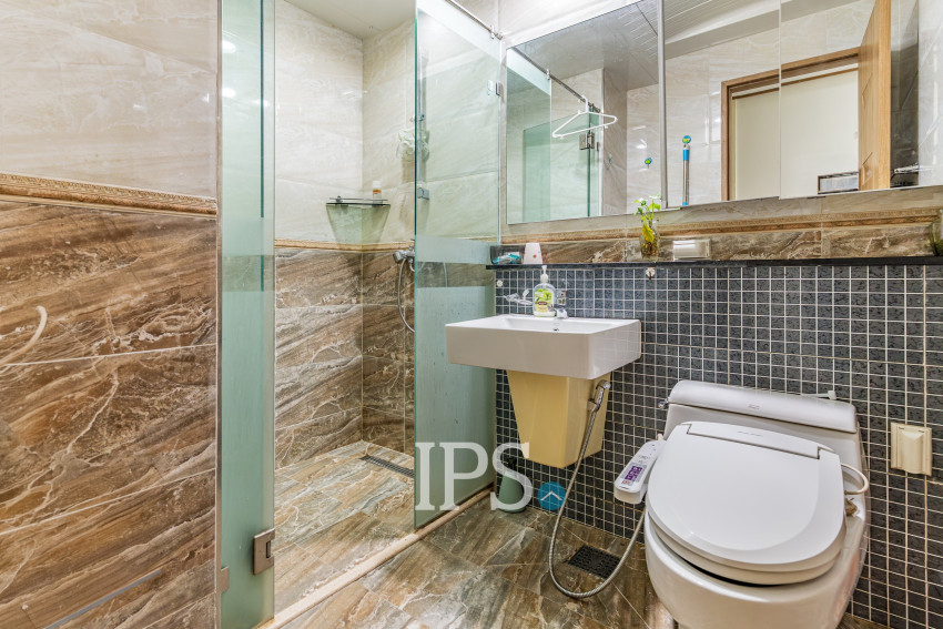 1 Bedroom Condo For Rent - De Castle Royal, BKK1, Phnom Penh