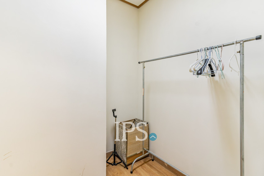 1 Bedroom Condo For Rent - De Castle Royal, BKK1, Phnom Penh