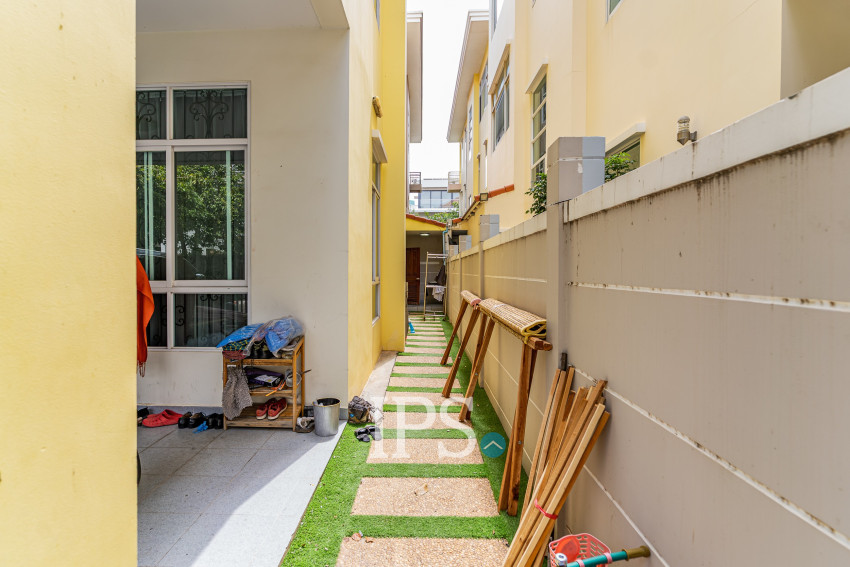 5 Bedroom Villa For Rent - Tonle Bassac, Phnom Penh