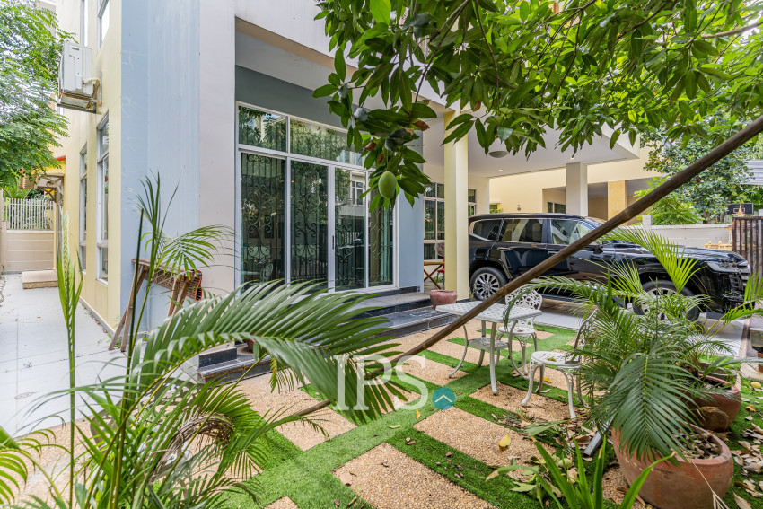 5 Bedroom Villa For Rent - Tonle Bassac, Phnom Penh