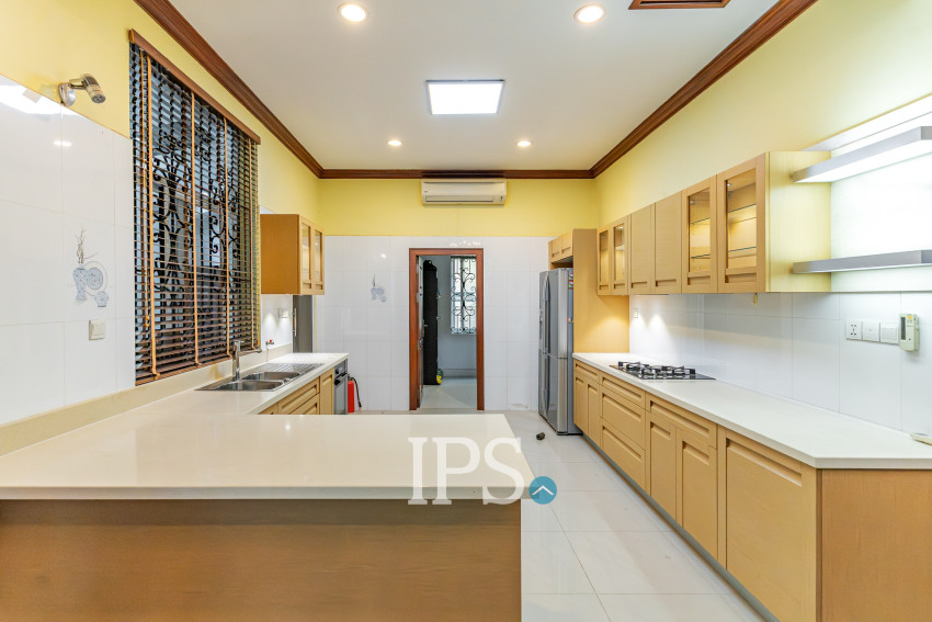 5 Bedroom Villa For Rent - Tonle Bassac, Phnom Penh