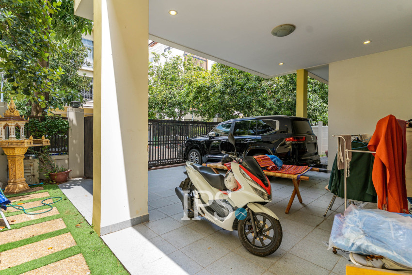 5 Bedroom Villa For Rent - Tonle Bassac, Phnom Penh